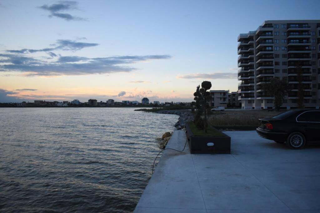 Apartment By The Lake With A View Mamaia Exterior foto