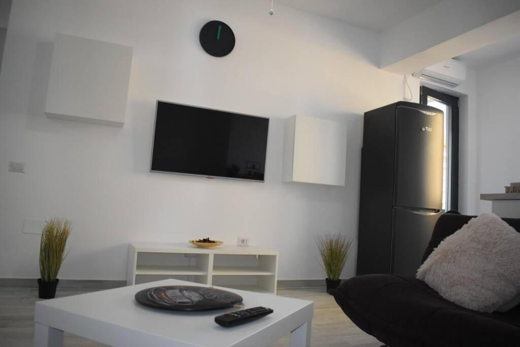 Apartment By The Lake With A View Mamaia Exterior foto